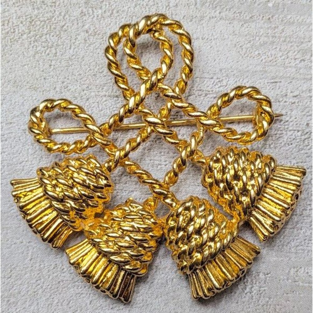 Vintage Four Bells Brooch Pin Gold Tone Rope Bow Dangle Christmas Holiday 23 g